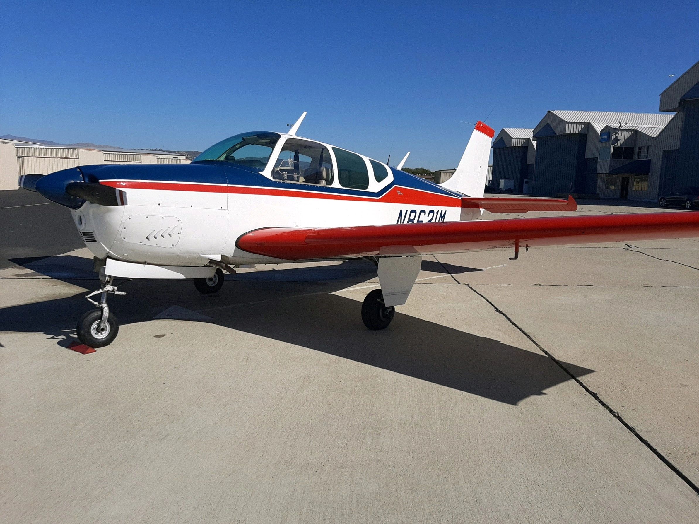 ロナウドページ Beechflyers - Pilot Training - Van Nuys, California